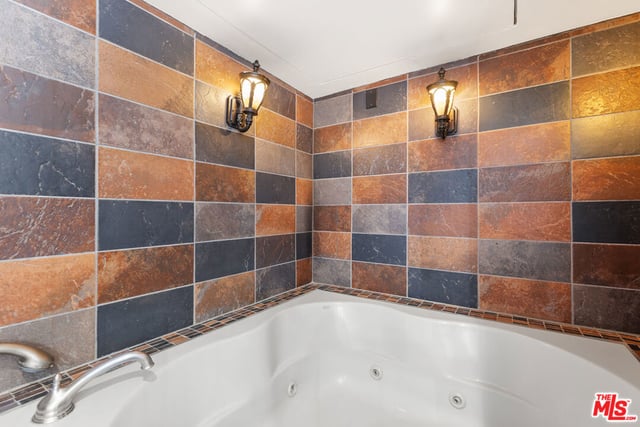 740 N Kings Road 102, West Hollywood, CA 90069 — photo 17 of 21