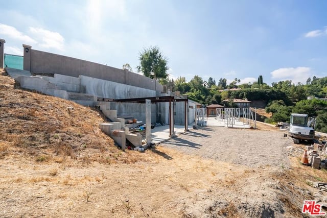 3721 Eureka Drive, Studio City, CA 91604 — photo 18 of 41
