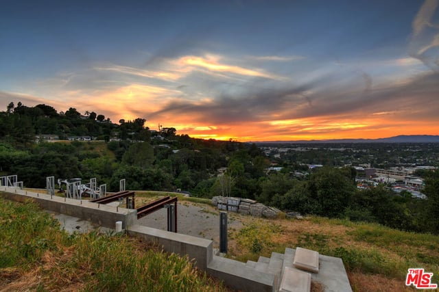 3721 Eureka Drive, Studio City, CA 91604 — photo 3 of 41