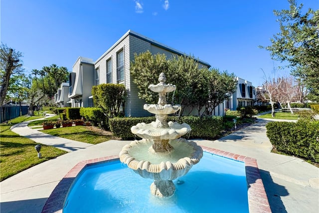 6041 Fountain Park Lane 11, Woodland Hills, CA 91367 — photo 27 of 30
