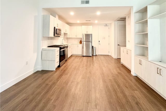 709 E Walnut Street 222, Pasadena, CA 91101 — photo 3 of 17