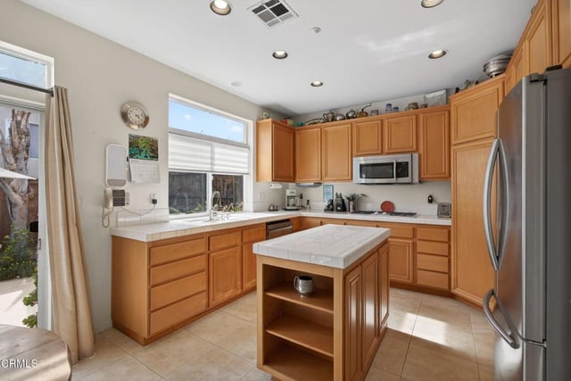 641 Saratoga Avenue, Ventura, CA 93003 — photo 10 of 41