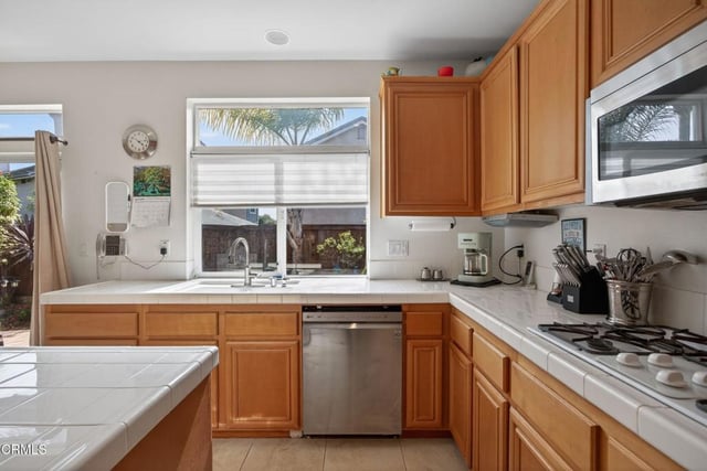 641 Saratoga Avenue, Ventura, CA 93003 — photo 11 of 41