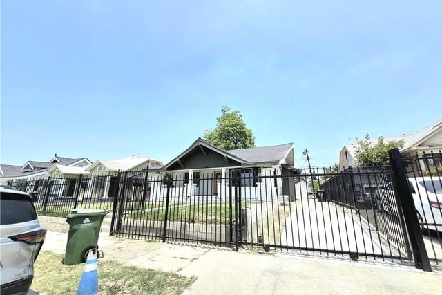 1225 W 41st 1227, Los Angeles, CA 90037 — photo 38 of 39