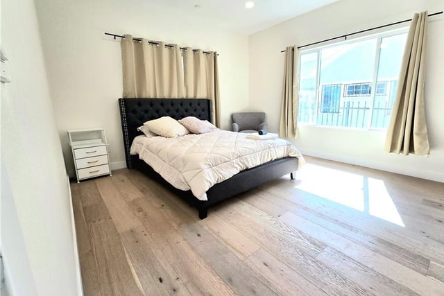 1225 W 41st 1227, Los Angeles, CA 90037 — photo 8 of 39