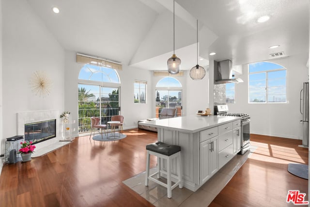 801 Lorraine Boulevard 301, Los Angeles, CA 90005 — photo 13 of 44