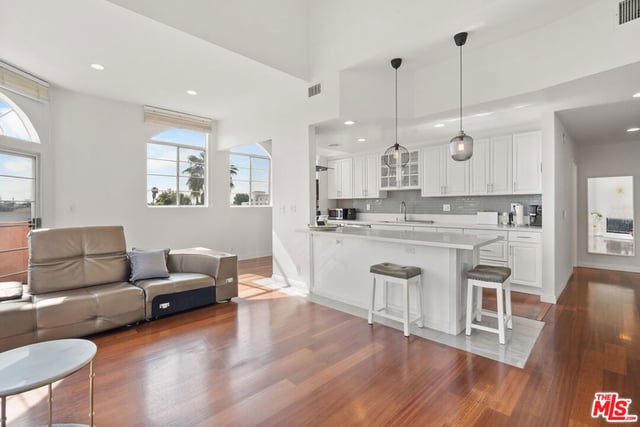 801 Lorraine Boulevard 301, Los Angeles, CA 90005 — photo 20 of 44