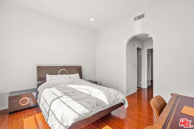 801 Lorraine Boulevard 301, Los Angeles, CA 90005 — photo 36 of 44
