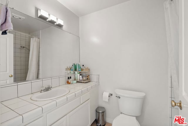 801 Lorraine Boulevard 301, Los Angeles, CA 90005 — photo 40 of 44
