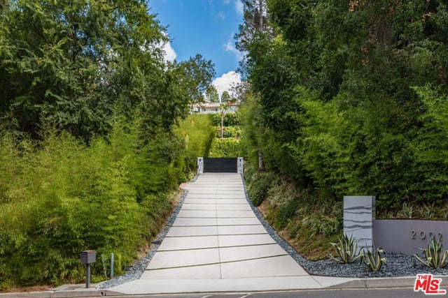 2002 LOMA VISTA Drive, Beverly Hills, CA 90210 — photo 2 of 37