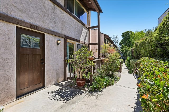 328 S Miraleste, San Pedro, CA 90732 — photo 3 of 37