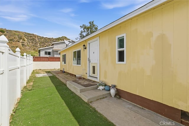 29667 Cromwell, Castaic, CA 91384 — photo 13 of 19