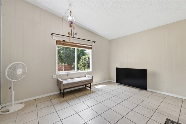 29667 Cromwell, Castaic, CA 91384 — photo 6 of 19