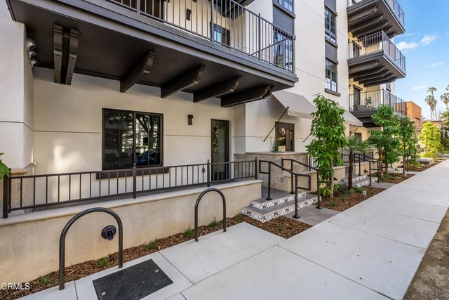 139 S Oak Knoll Avenue 101, Pasadena, CA 91101 — photo 10 of 24
