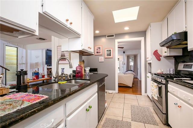 20748 Vose, Winnetka, CA 91306 — photo 11 of 26