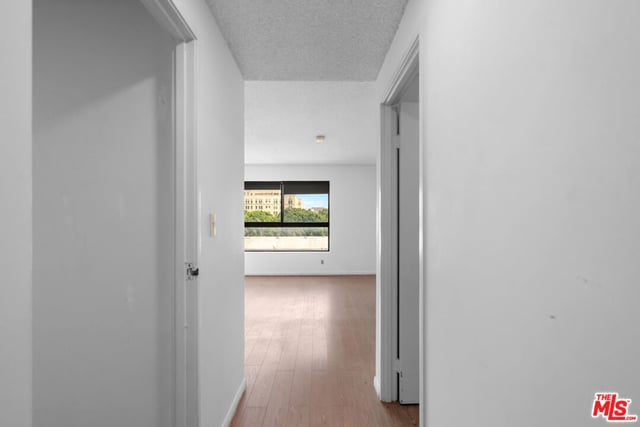 727 S Ardmore Avenue 304, Los Angeles, CA 90005 — photo 10 of 19