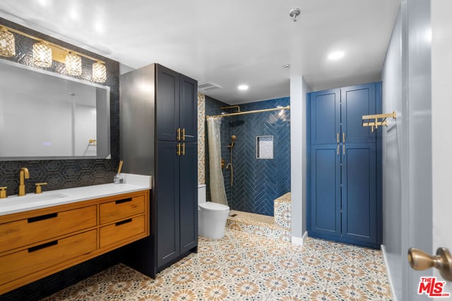 727 S Ardmore Avenue 304, Los Angeles, CA 90005 — photo 11 of 19