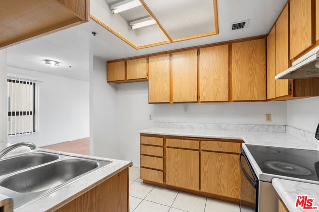 727 S Ardmore Avenue 304, Los Angeles, CA 90005 — photo 16 of 19