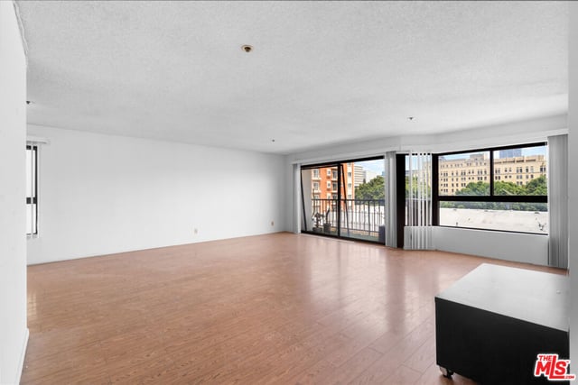727 S Ardmore Avenue 304, Los Angeles, CA 90005 — photo 17 of 19