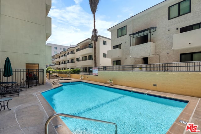 727 S Ardmore Avenue 304, Los Angeles, CA 90005 — photo 3 of 19