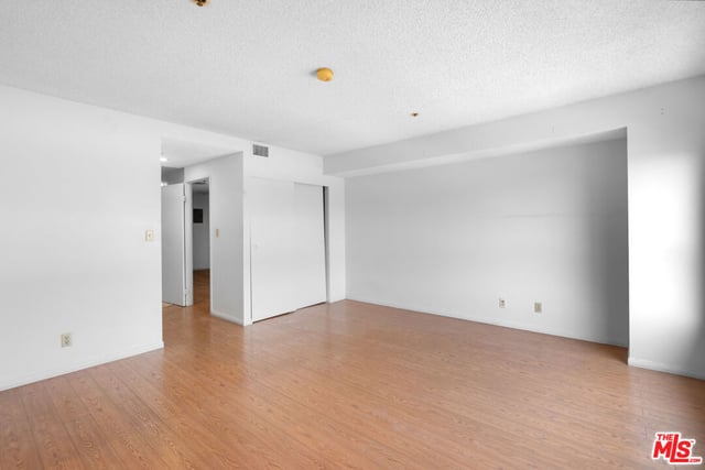 727 S Ardmore Avenue 304, Los Angeles, CA 90005 — photo 9 of 19
