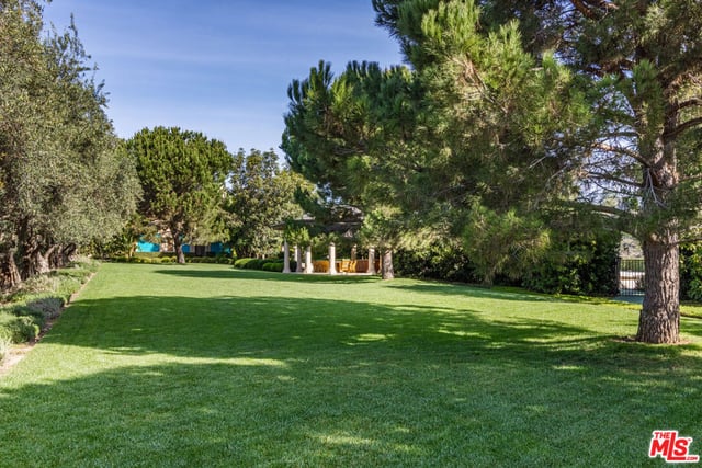 11201 Chalon Road, Los Angeles, CA 90049 — photo 20 of 65