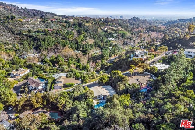 2436 Arbutus Drive, Los Angeles, CA 90049 — photo 23 of 45
