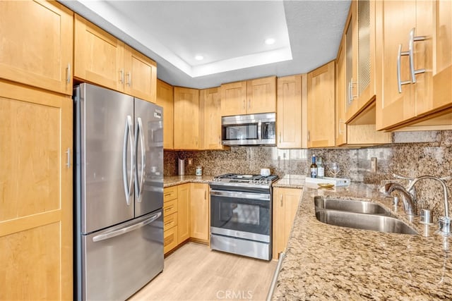 17914 Magnolia Boulevard 210, Encino, CA 91316 — photo 10 of 27