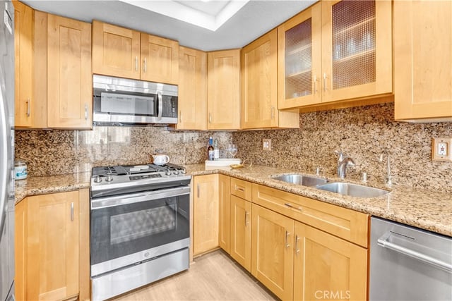 17914 Magnolia Boulevard 210, Encino, CA 91316 — photo 11 of 27