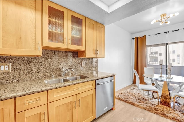 17914 Magnolia Boulevard 210, Encino, CA 91316 — photo 12 of 27