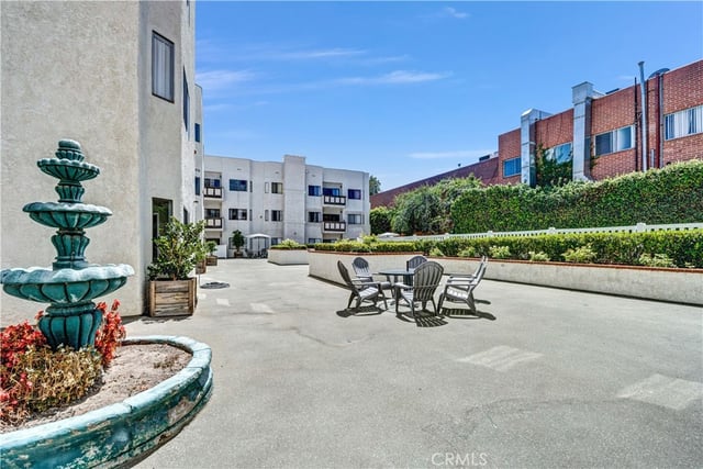 17914 Magnolia Boulevard 210, Encino, CA 91316 — photo 26 of 27