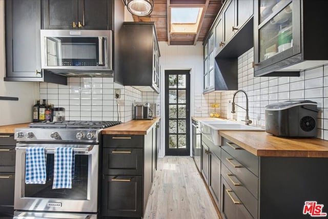 1551 N Beverly Glen Boulevard, Los Angeles, CA 90077 — photo 14 of 41