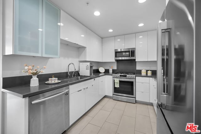 105 S Mariposa Avenue 204, Los Angeles, CA 90004 — photo 30 of 47