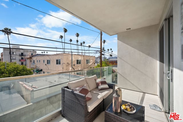 105 S Mariposa Avenue 204, Los Angeles, CA 90004 — photo 36 of 47