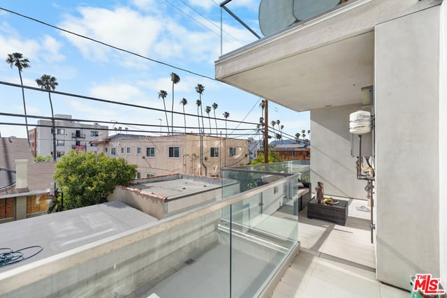 105 S Mariposa Avenue 204, Los Angeles, CA 90004 — photo 37 of 47