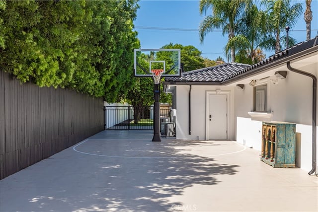 5242 Topeka Drive, Tarzana, CA 91356 — photo 39 of 75