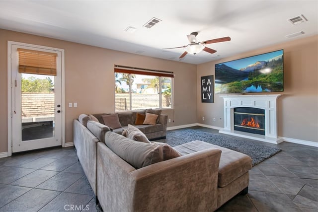 29315 Sequoia, Canyon Country, CA 91387 — photo 4 of 28