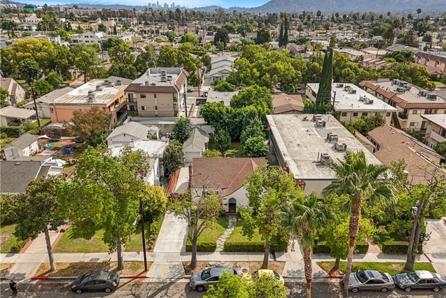 568 South Street, Glendale, CA 91202 — photo 3 of 25