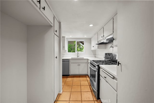 17847 Beneda Lane 10, Canyon Country, CA 91351 — photo 13 of 34