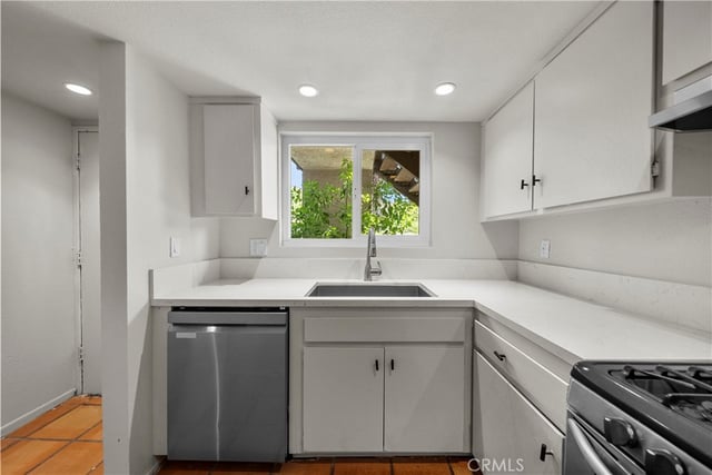17847 Beneda Lane 10, Canyon Country, CA 91351 — photo 15 of 34