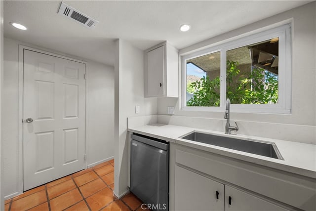 17847 Beneda Lane 10, Canyon Country, CA 91351 — photo 16 of 34