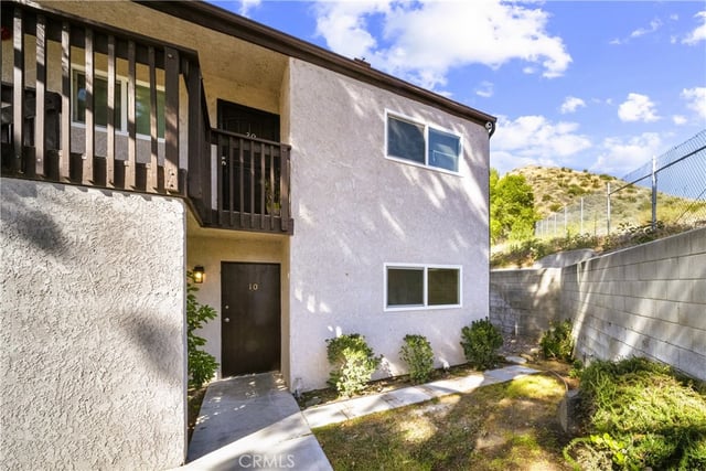 17847 Beneda Lane 10, Canyon Country, CA 91351 — photo 2 of 34