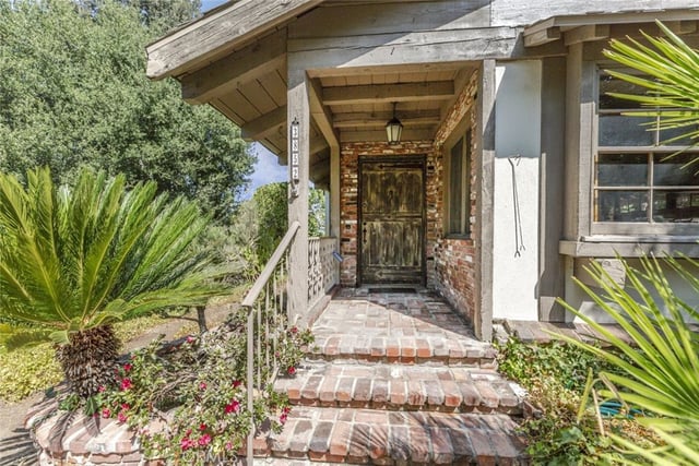 3852 Eureka Drive, Studio City, CA 91604 — photo 2 of 40
