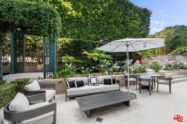 10580 Wilshire Boulevard 2, Los Angeles, CA 90024 — photo 2 of 31