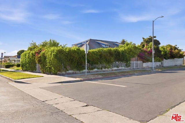 1801 W 43rd Street, Los Angeles, CA 90062 — photo 2 of 32