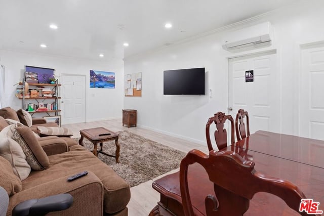 1801 W 43rd Street, Los Angeles, CA 90062 — photo 5 of 32