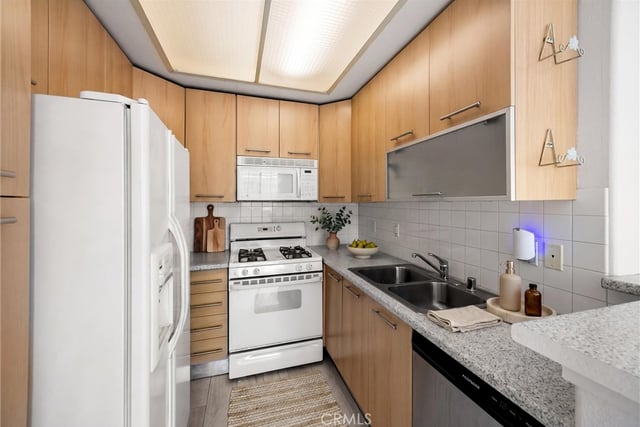 7122 La Tijera Boulevard H101, Los Angeles, CA 90045 — photo 5 of 17