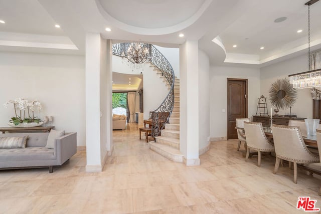 331 S Canon Dr, Beverly Hills, CA 90212 — photo 11 of 36