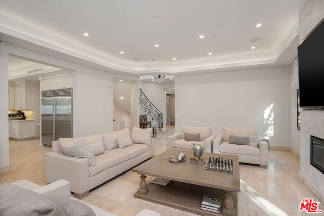 331 S Canon Dr, Beverly Hills, CA 90212 — photo 3 of 36