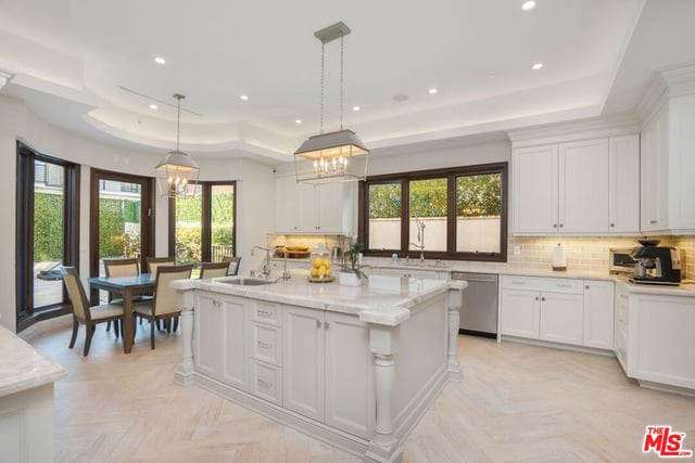 331 S Canon Dr, Beverly Hills, CA 90212 — photo 4 of 36
